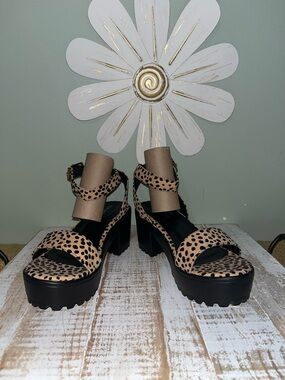 TOP Moda Leopard Spot Platform Sandals in Tan and Black